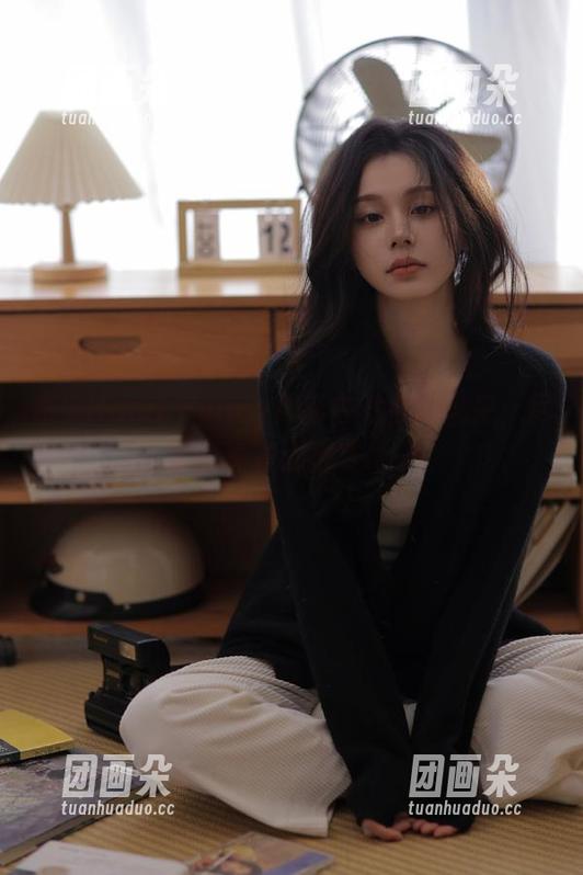 感受Hana Bunny最新白衬衫的风采，尽享写真资源盛宴.txt